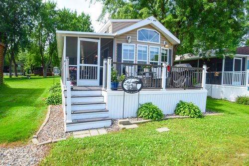 59-18096 Browns Lake Rd, Richmond, MN, 56368-8533 | Card Image