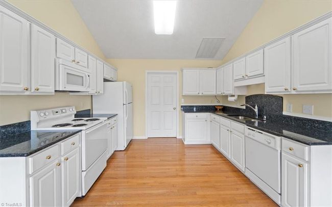 Kitchen | Image 7