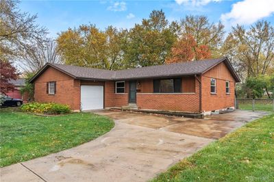 140 Mark Lane, House other with 3 bedrooms, 2 bathrooms and null parking in Fairborn OH | Image 2