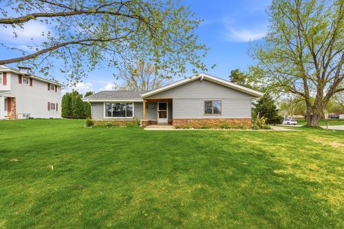 10653 Beacon Hill Court W, Franklin, WI, 53132 | Card Image