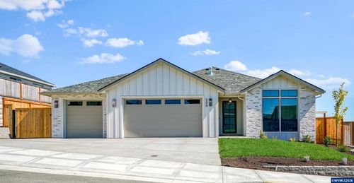 586 Nw Cascade Mountain Dr, Dallas, OR, 97338-9290 | Card Image