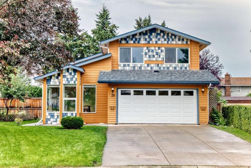 39 Woodfield Crescent Sw, Calgary, AB, T2W3W2 | Card Image