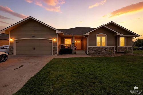 8781 S Kelliann Way, Manhattan, KS, 66502-8906 | Card Image