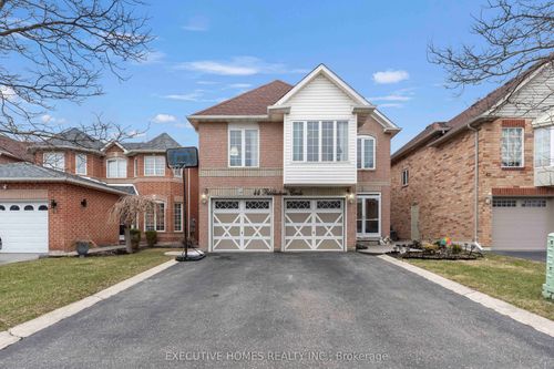 44 Pebblestone Cir, Brampton, ON, L6X4N2 | Card Image