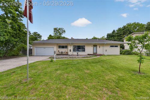 985 S Park St, Highland, MI, 48356-2637 | Card Image