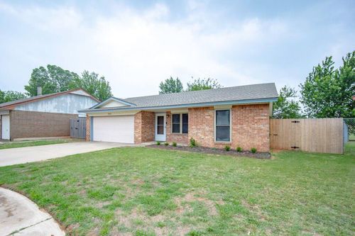 742 W Juniper Drive, Mustang, OK, 73064 | Card Image