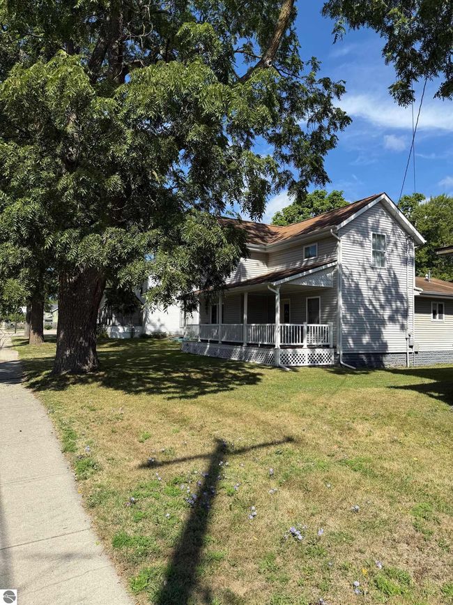 811 E Center St, House other with 3 bedrooms, 2 bathrooms and null parking in Ithaca MI | Image 13