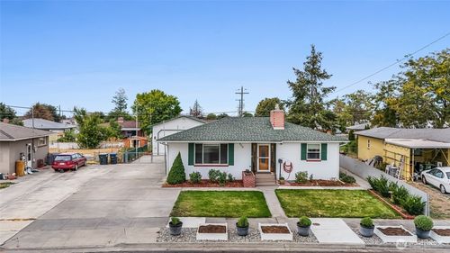 920 S Dahlia Dr, Moses Lake, WA, 98837-2216 | Card Image