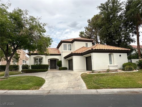 8761 Rainbow Ridge Dr, Las Vegas, NV, 89117-5817 | Card Image