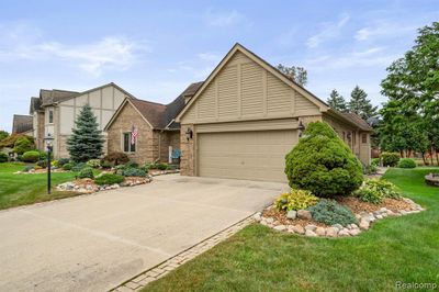 14436 Elrond Drive, Home with 4 bedrooms, 3 bathrooms and null parking in Sterling Heights MI | Image 3