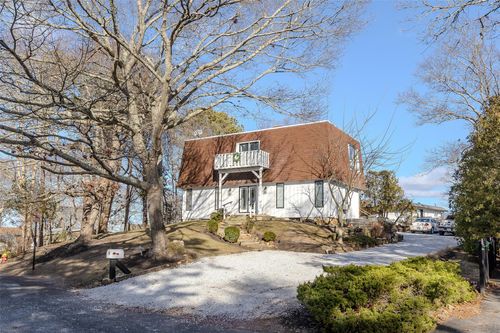 8 Fort Hill Road, Southampton, NY, 11946 | Card Image