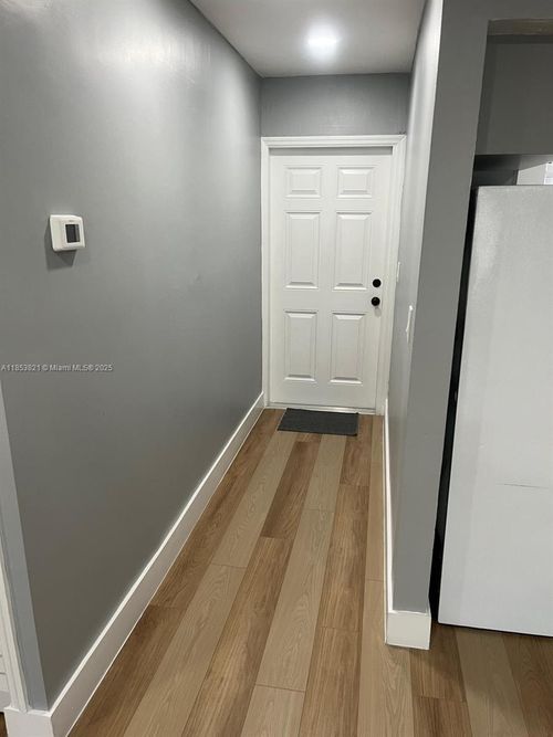 9-4050 Nw 135th St, Opa-Locka, FL, 33054-4622 | Card Image