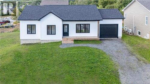 201 Gilridge Dr, Fredericton, NB, E3G0A2 | Card Image