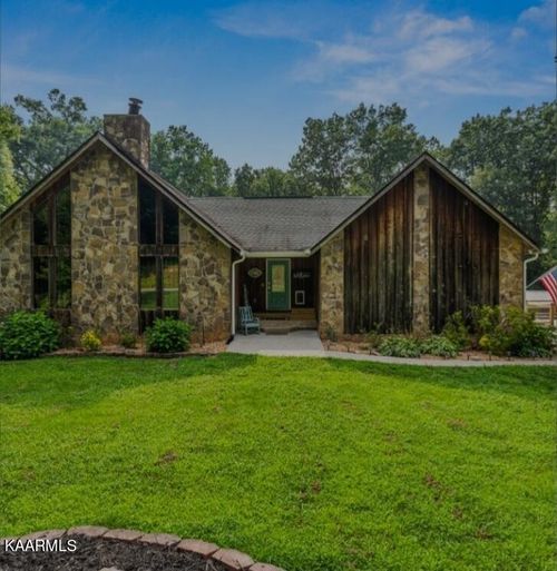 143 Oakland Ln, Sweetwater, TN, 37874-6233 | Card Image