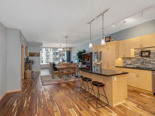 unit-320-215 10th Ave S, Minneapolis, MN, 55415-1762 | Card Image
