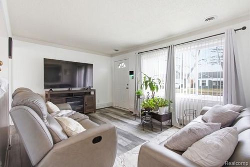 27320 Grandmont St, Roseville, MI, 48066-4739 | Card Image