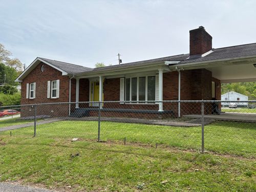 102 Locust St, Manchester, KY, 40962-1004 | Card Image
