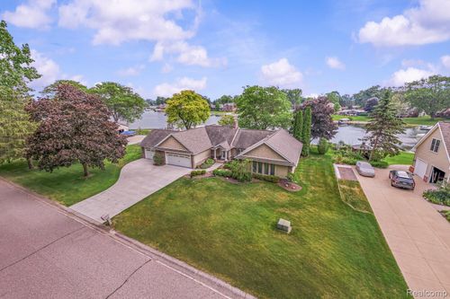 4178 Chevron Dr, Highland, MI, 48356-1118 | Card Image