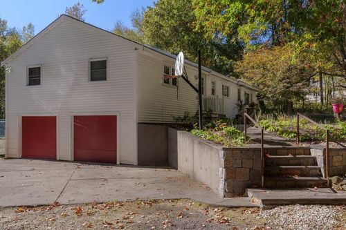 43 Maple Ave, Newton, NH, 03858-3108 | Card Image