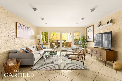 226 E 32nd St, New York, NY, 10016-6373 | Card Image