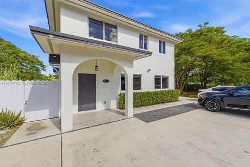 2-11939 Sw 218th St, Miami, FL, 33170-2832 | Card Image