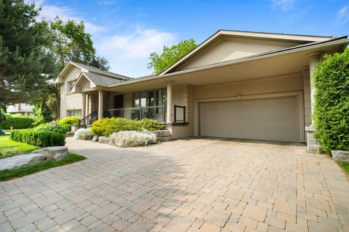 6 Cadman Crt, Etobicoke, ON, M9A4S7 | Card Image