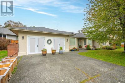 3979 Blue Ridge Pl, House other with 5 bedrooms, 2 bathrooms and 2 parking in Victoria BC | Image 1