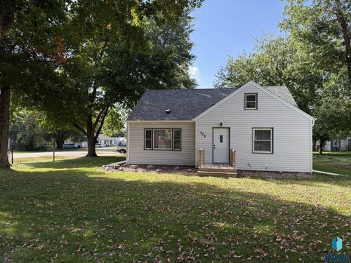 409 Boxelder St, Valley Springs, SD, 57068-7710 | Card Image