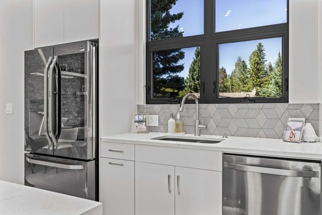 1010 14 Street, House other with 4 bedrooms, 3 bathrooms and 2 parking in Canmore AB | Image 9