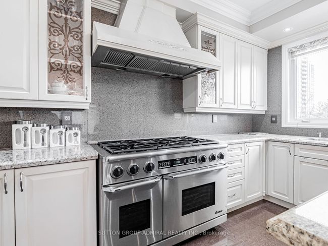 106 Disera Dr, Condo with 3 bedrooms, 3 bathrooms and 2 parking in Vaughan ON | Image 21