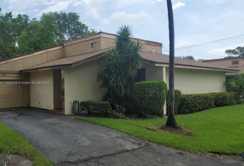 65-8091 Royal Palm Cir, Tamarac, FL, 33321-2723 | Card Image
