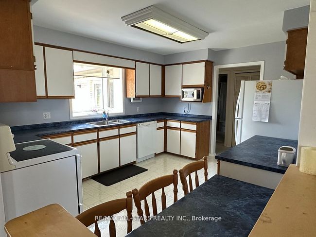 369 The Captains Crnrs, House other with 3 bedrooms, 3 bathrooms and 4 parking in Bobcaygeon ON | Image 13