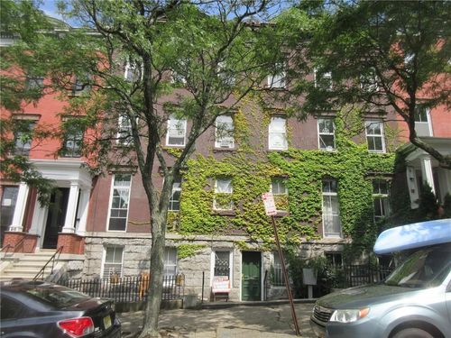 4-w-100 Bowen St, Providence, RI, 02906-1404 | Card Image