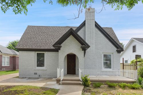 2735 S Jennings Ave, Fort Worth, TX, 76110-3323 | Card Image