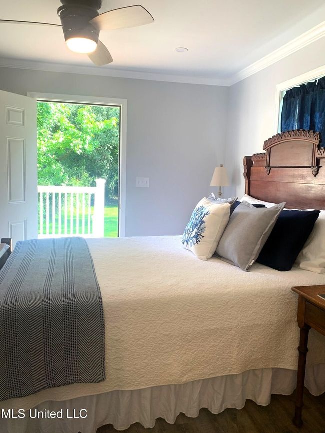 outdoor in bedroom | Image 16