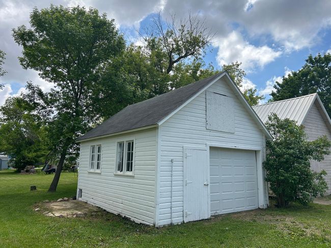 130 S Tyler St, House other with 2 bedrooms, 1 bathrooms and null parking in Tyler MN | Image 25