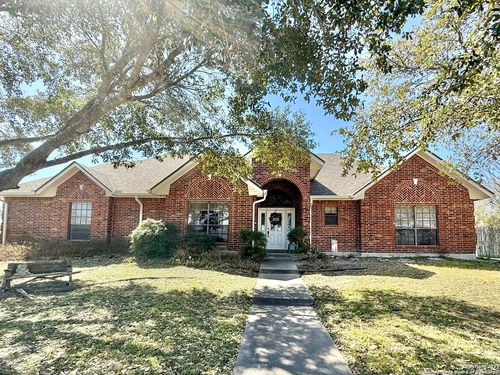 820 Chula Vista St, Karnes City, TX, 78118-4108 | Card Image
