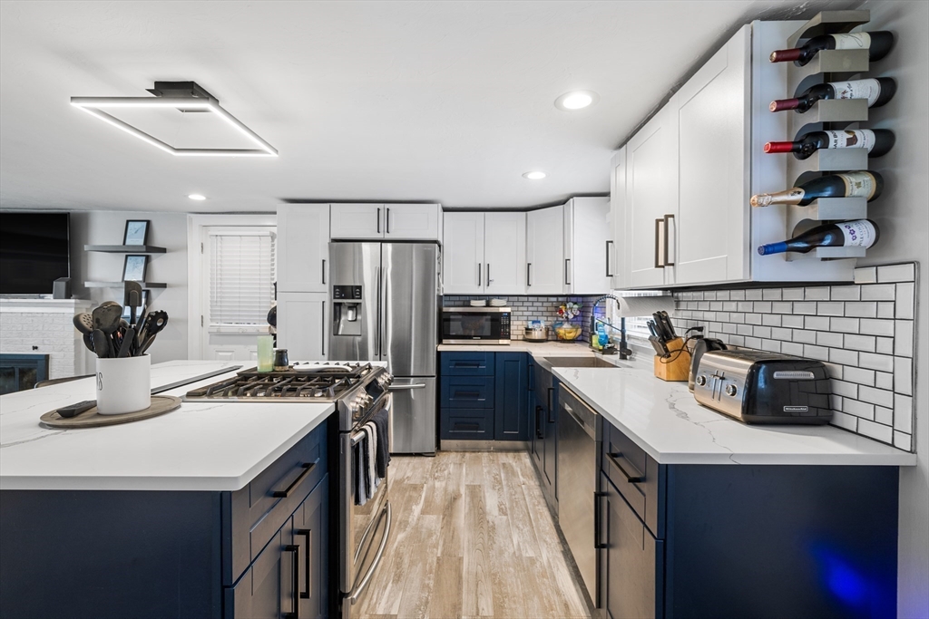 Ridgewood Dr, Norwood, MA 02062