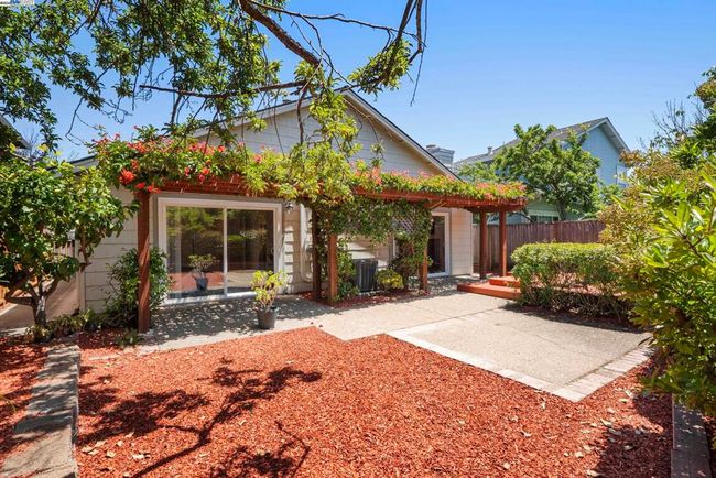 139 Justin Cir, House other with 3 bedrooms, 2 bathrooms and 2 parking in Alameda CA | Image 6