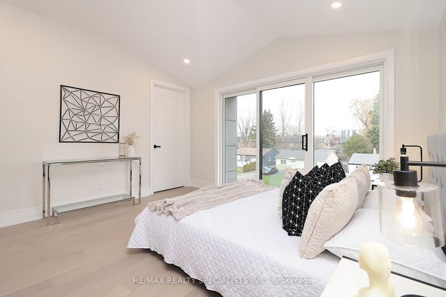 1046 Roosevelt Rd, House attached with 5 bedrooms, 6 bathrooms and 2 parking in Mississauga ON | Image 38