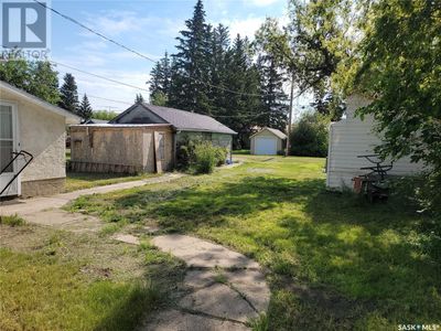 202 Irvine St, House other with 2 bedrooms, 1 bathrooms and null parking in Cut Knife SK | Image 3