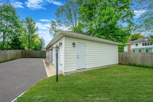 21 Demarre Ln, Bayport, NY, 11705-2009 | Card Image
