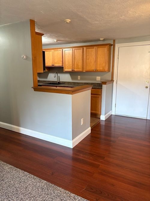 apt-140-135 Grove St, Rockland, MA, 02370-2358 | Card Image