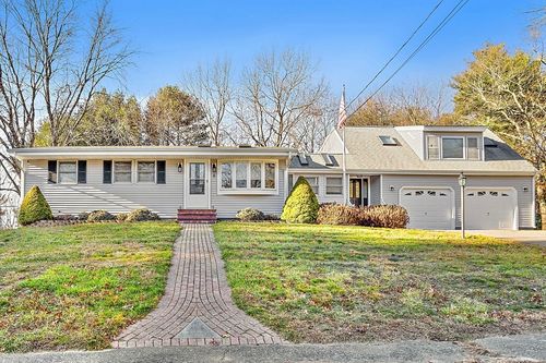 8 Quaker Cir, Pembroke, MA, 02359-1928 | Card Image