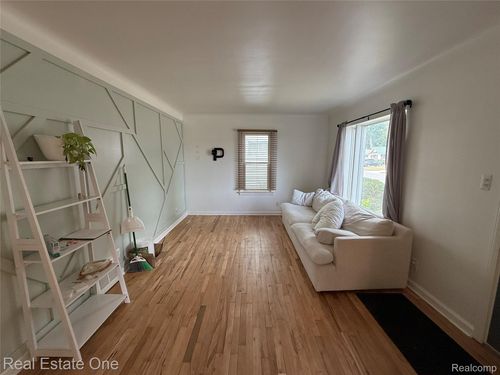 500 E Cambourne St, Ferndale, MI, 48220-1306 | Card Image
