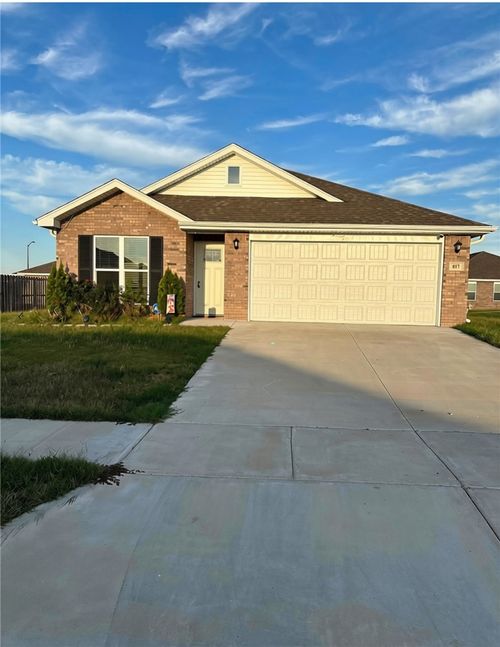 817 S Sparrow St, Siloam Springs, AR, 72761-4158 | Card Image
