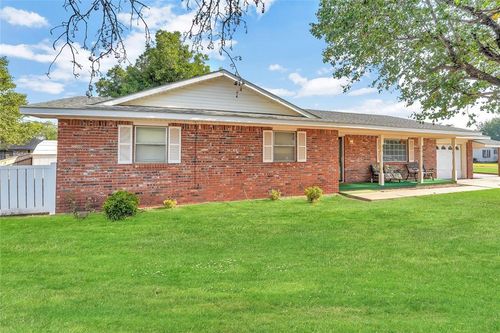 1001 W Ash St, Hobart, OK, 73651-2222 | Card Image