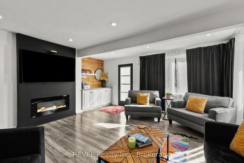 313 Ridgeway Rd, Fort Erie, ON, L0S1N0 | Card Image