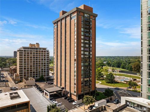 6f-200 S Brentwood Blvd, Saint Louis, MO, 63105-1632 | Card Image