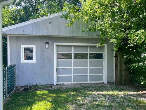 4140 Risedorph St, Burton, MI, 48509-1042 | Card Image